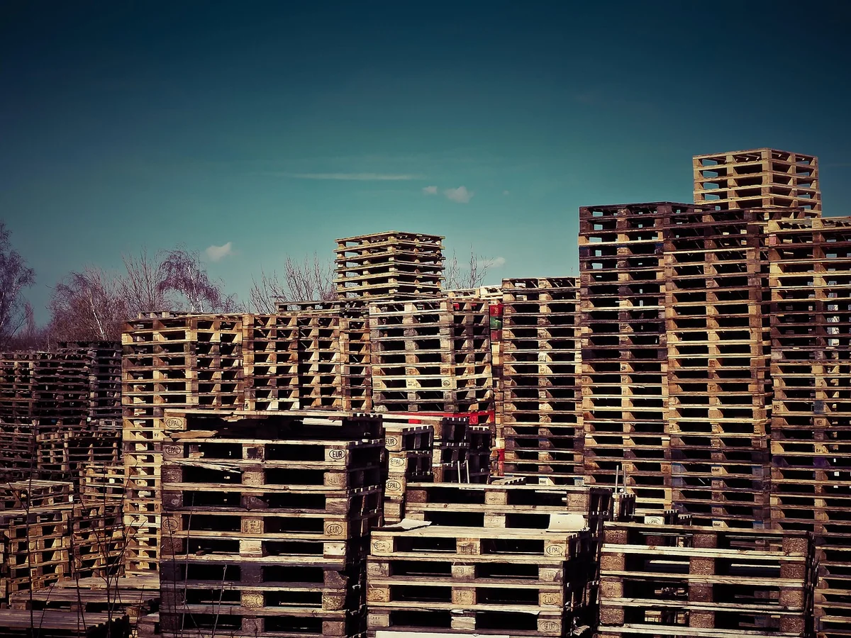 Découvrez comment fabriquer des meubles en palettes de bois tendance en 2026