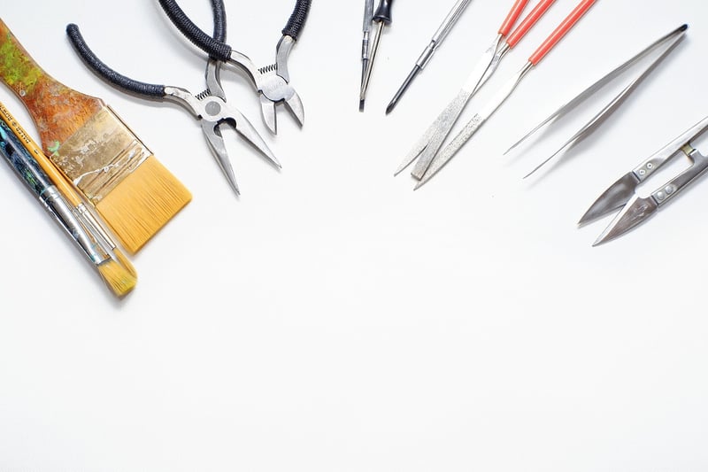 Les outils indispensables pour débuter en bricolage : guide complet 2026