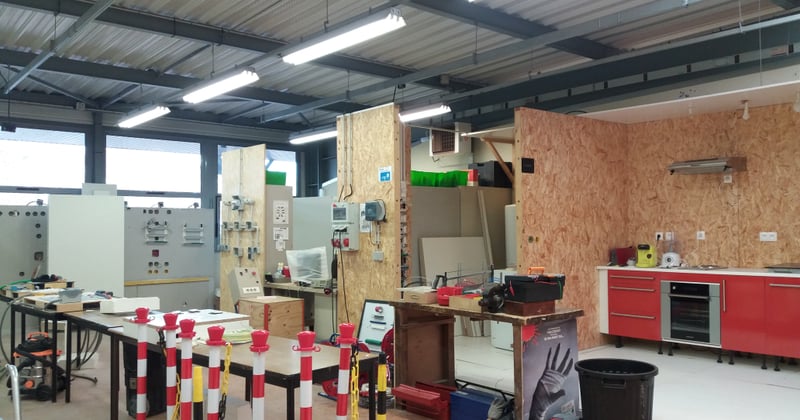 Aménager une entrée pratique avec des rangements simples