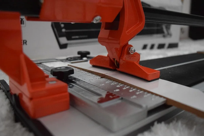 Les outils indispensables pour une pose professionnelle